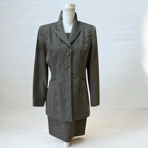 Vtg Women’s Floral Embroidered Grey 2 Piece Formal Button Front Dress Suite Set